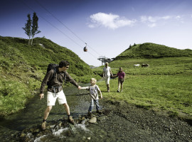 hiking_at_the_kitzsteinhorn.jpg